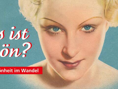 Blonde Frau aus den 1950er Jahren vor blauen Hintergrund mit dem Text "Was ist schön? Weibliche Schönheit im Wandel 