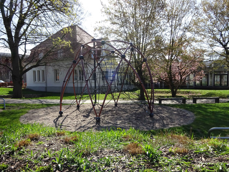 Kletternetz auf dem Spielplatz Burggärten in Ebersbach an der Fils