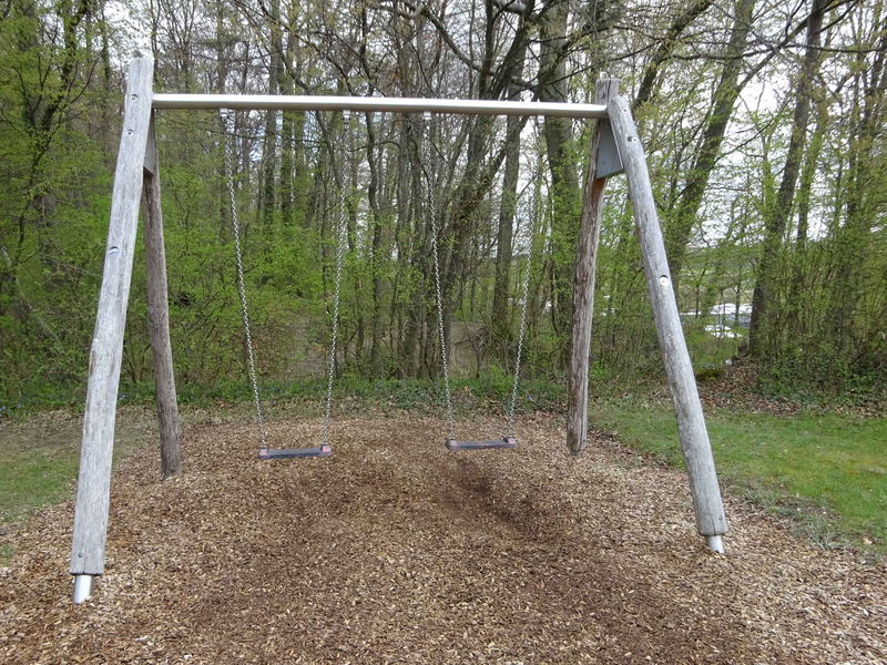 Ebersbach an der Fils - Roßwälden - Schaukel auf dem Spielplatz Buschel