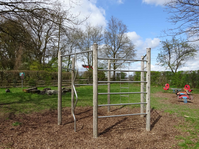 Ebersbach an der Fils - Roßwälden -Kletterkombination auf dem Spielplatz Buschel