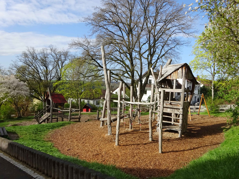 Spielgeräte auf dem Spielplatz Jahnstraße