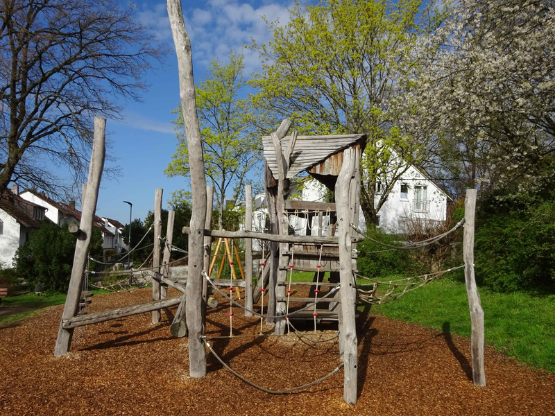 Spielgeräte auf dem Spielplatz Jahnstraße