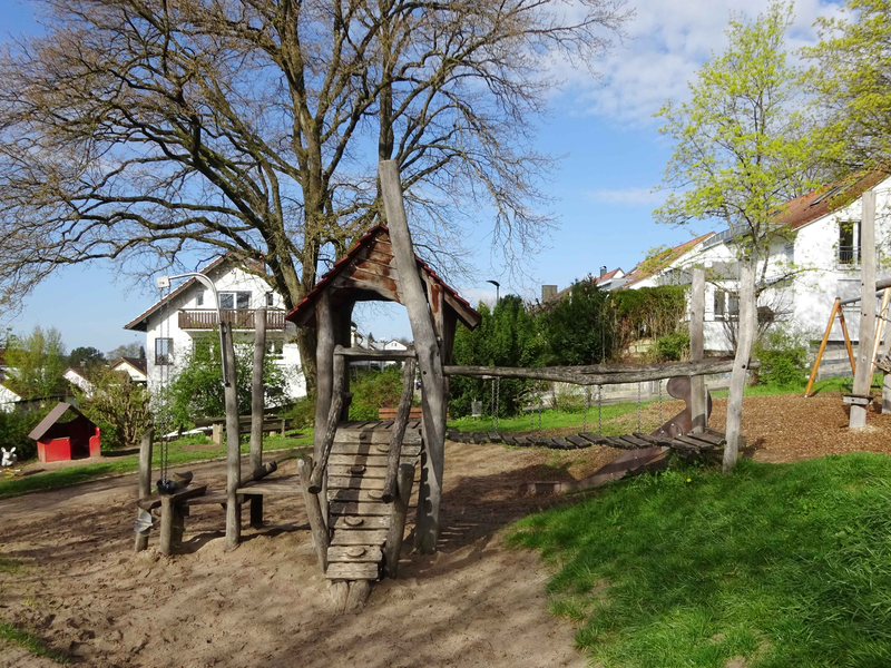 Spielgeräte auf dem Spielplatz Jahnstraße