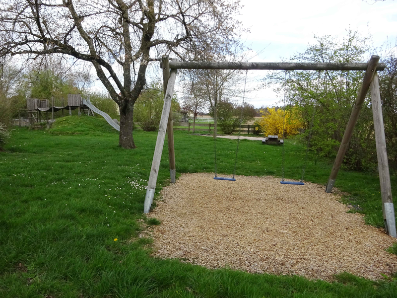 Schaukel auf dem Spielplatz Kohlplatte in Büchenbronn