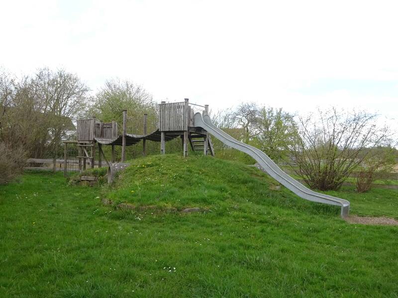 Kletter- und Rutschkombination auf dem Spielplatz Kohlplatte in Büchenbronn