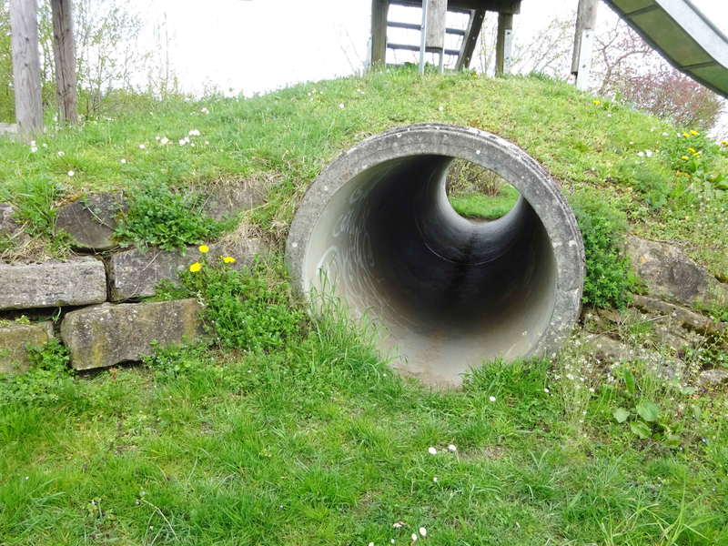 Tunnel auf dem Spielplatz Kohlplatte in Büchenbronn