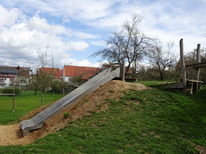 Rutsche auf dem Spielplatz Fichtenstraße