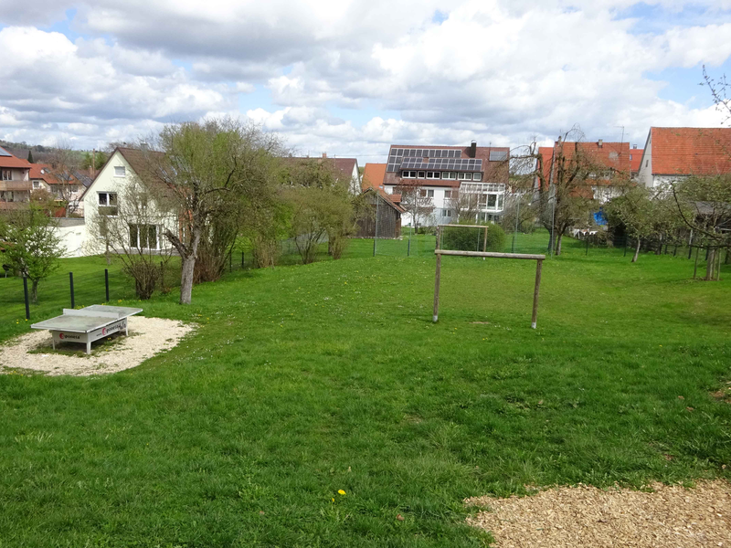 Spielgeräte auf dem Spielplatz Fichtenstraße