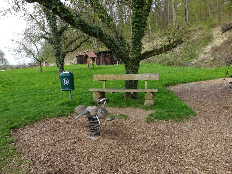 Wipptier auf dem Spielplatz am Steinbruch in Roßwälden