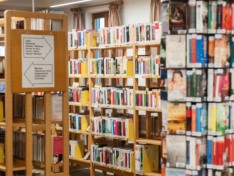 Stadtbibliothek Ebersbach Bücherregale