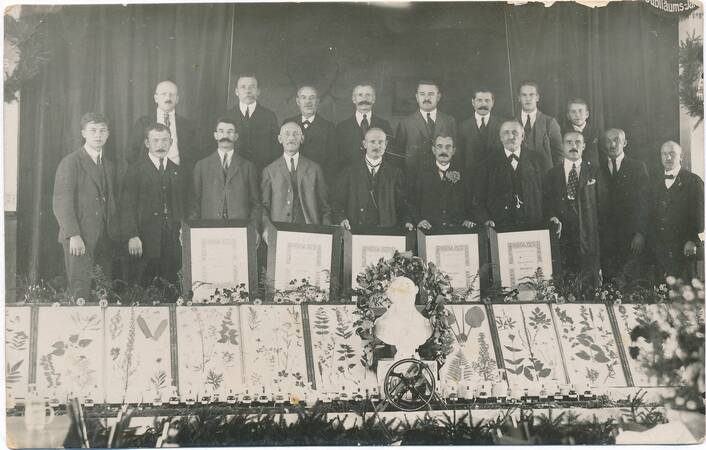 Gruppenbild aus dem Jahr 1924 zum 25-jährigen Jubiläum des Homöopathischen Vereins Ebersbach