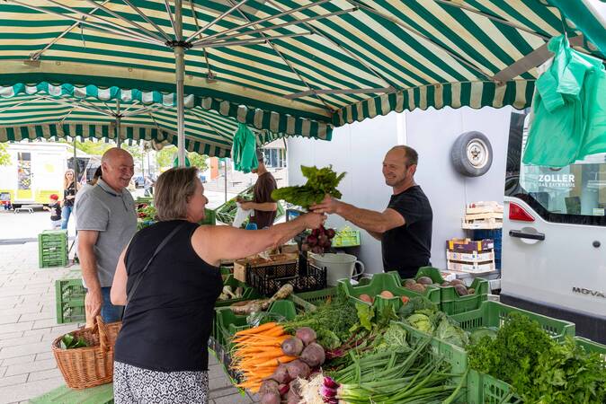 Ebersbacher Wochenmarkt in der Ludwigstraße