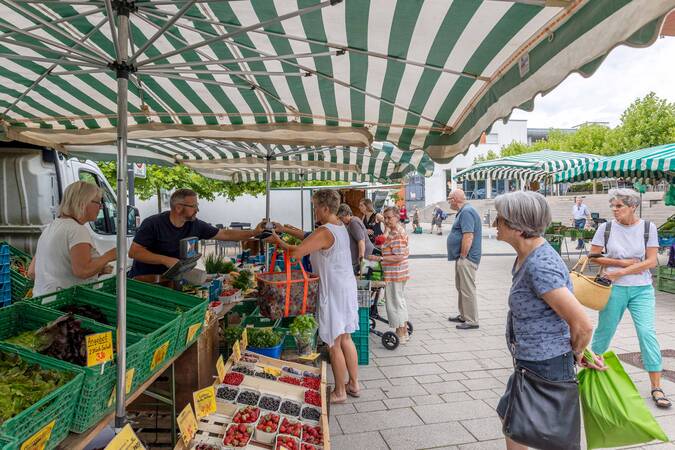 Ebersbacher Wochenmarkt in der Ludwigstraße